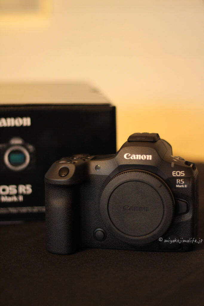 Canon R5 Mark Ⅱと箱の写真